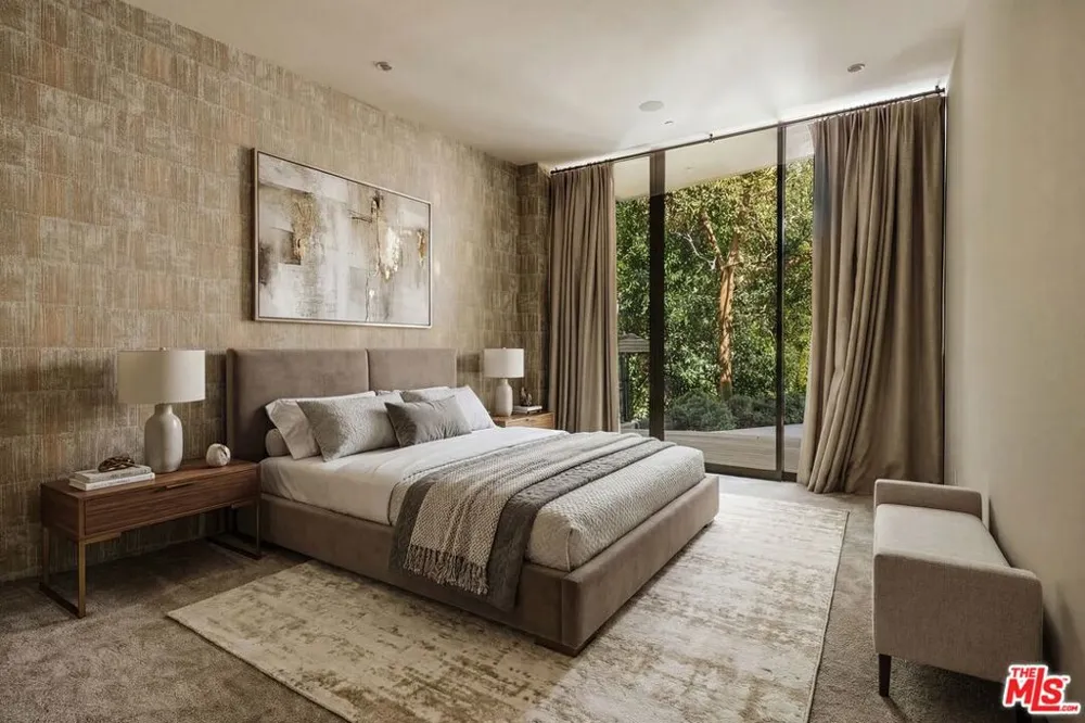 9233 Swallow Drive West Hollywood, CA 90069