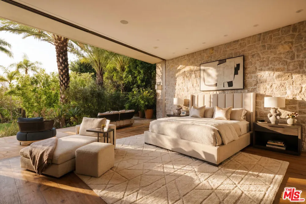 9233 Swallow Drive West Hollywood, CA 90069