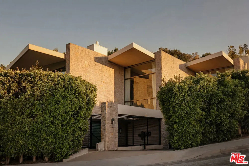 9233 Swallow Drive West Hollywood, CA 90069