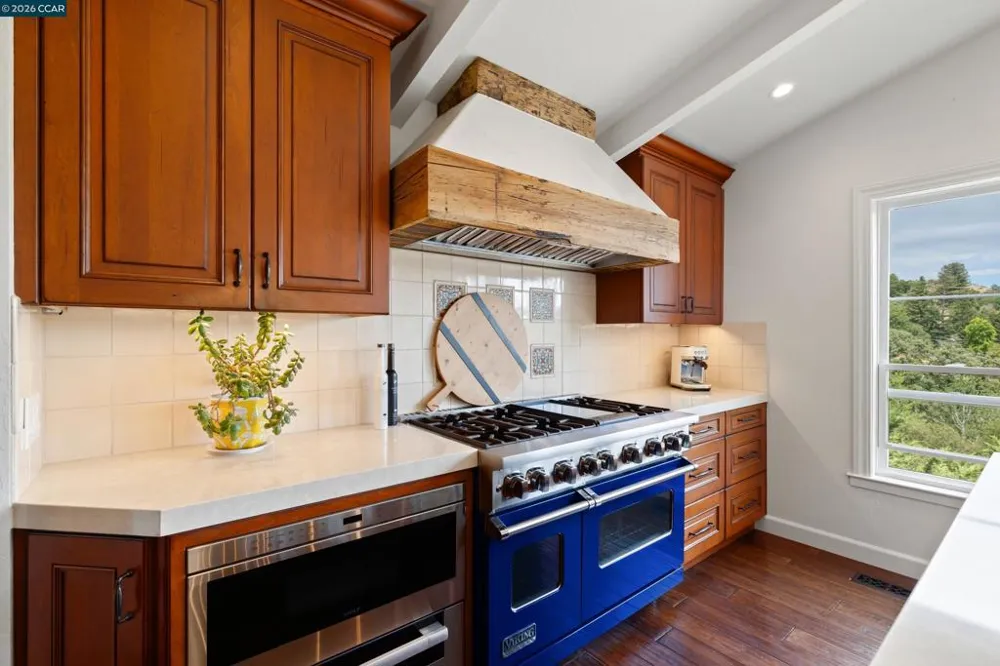 60 Tarry Ln Orinda, CA 94563