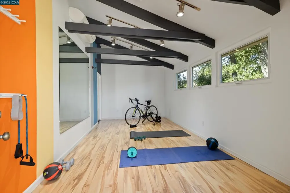 60 Tarry Ln Orinda, CA 94563