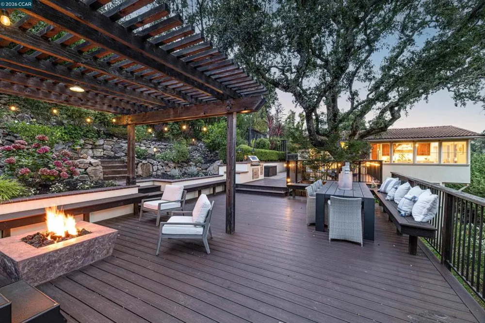 60 Tarry Ln Orinda, CA 94563
