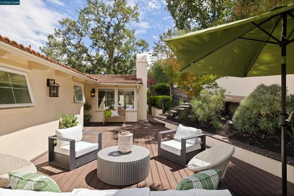60 Tarry Ln Orinda, CA 94563