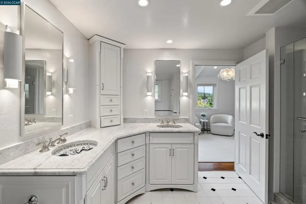 60 Tarry Ln Orinda, CA 94563