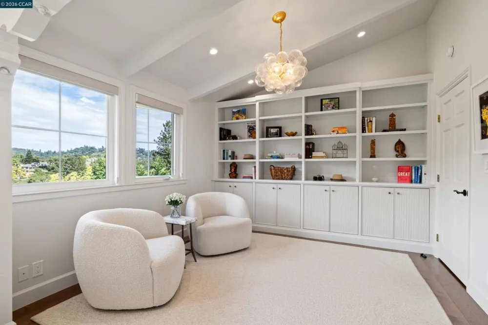 60 Tarry Ln Orinda, CA 94563