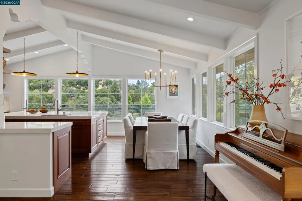60 Tarry Ln Orinda, CA 94563
