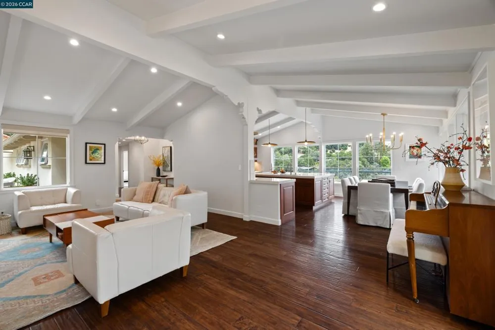 60 Tarry Ln Orinda, CA 94563