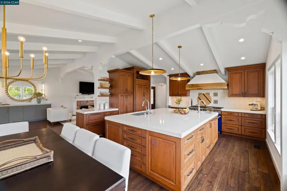 60 Tarry Ln Orinda, CA 94563