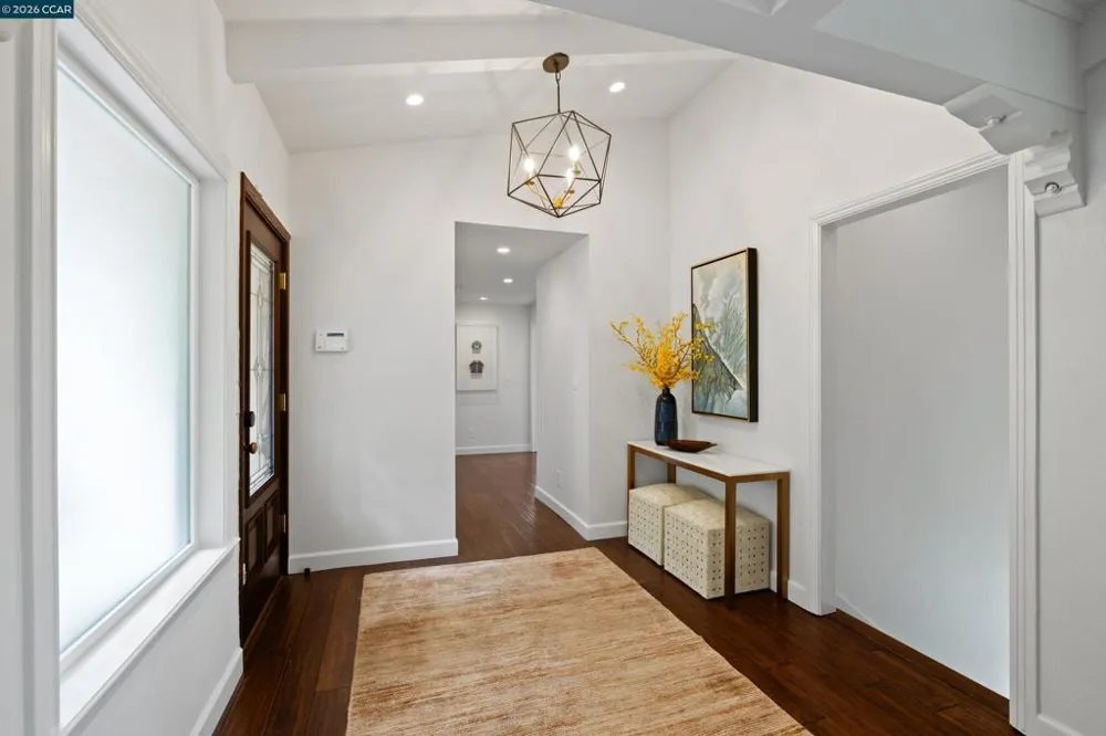 60 Tarry Ln Orinda, CA 94563