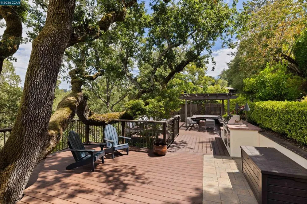 60 Tarry Ln Orinda, CA 94563