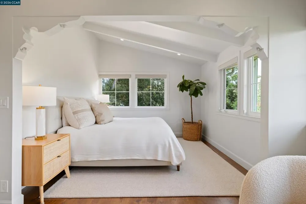 60 Tarry Ln Orinda, CA 94563