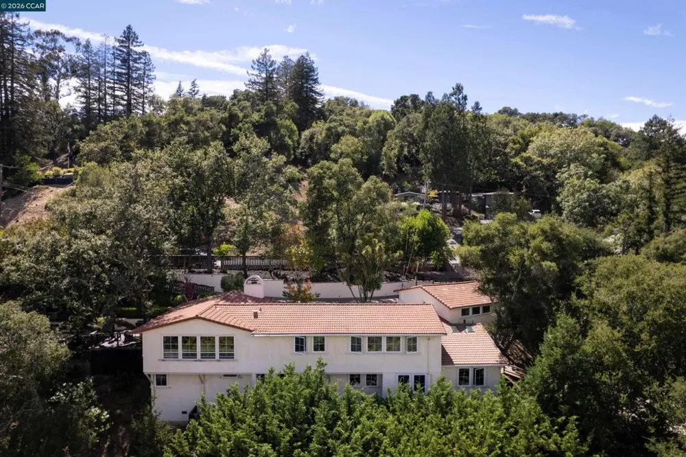 60 Tarry Ln Orinda, CA 94563
