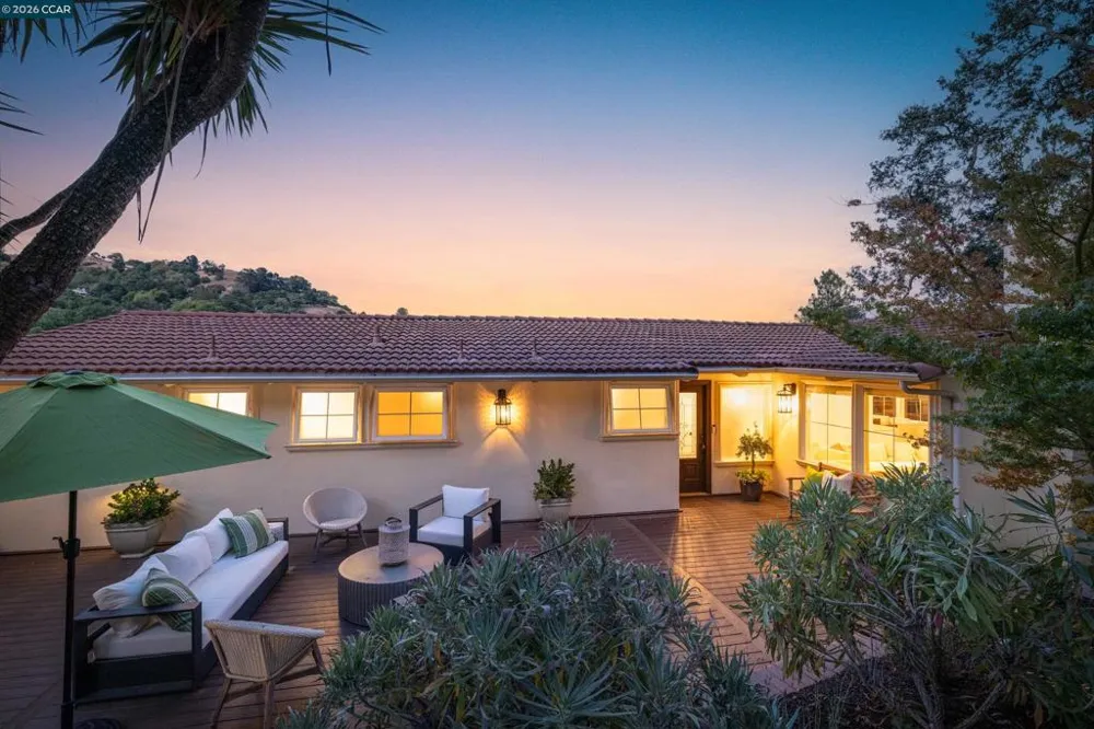 60 Tarry Ln Orinda, CA 94563