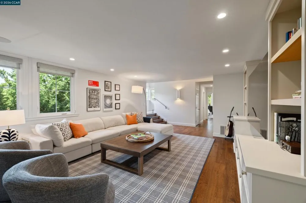 60 Tarry Ln Orinda, CA 94563