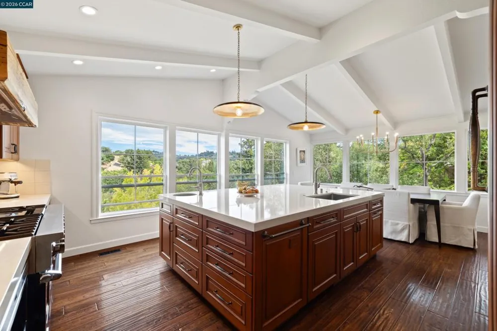 60 Tarry Ln Orinda, CA 94563
