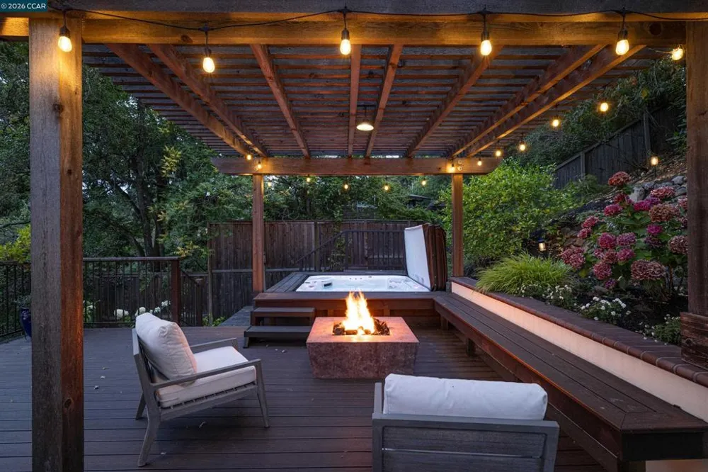 60 Tarry Ln Orinda, CA 94563