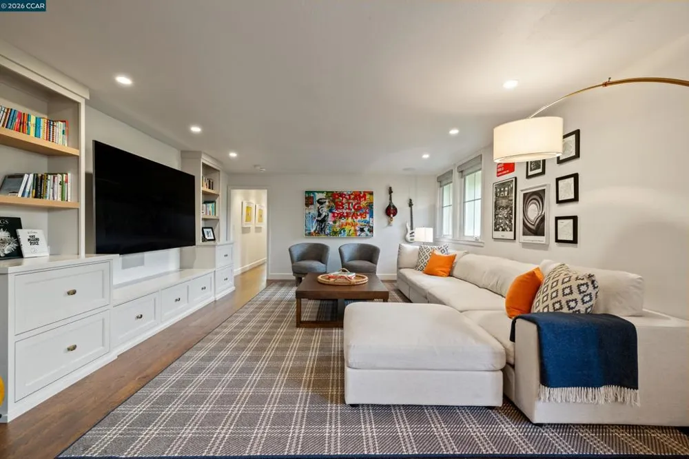 60 Tarry Ln Orinda, CA 94563