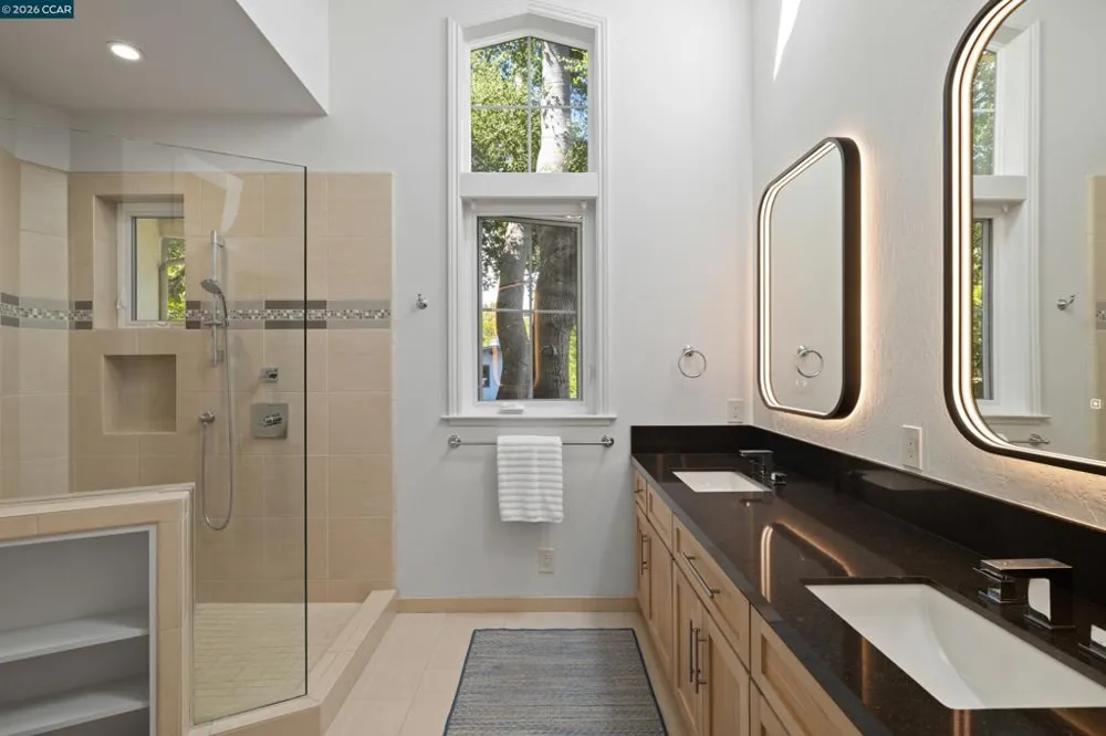 60 Tarry Ln Orinda, CA 94563