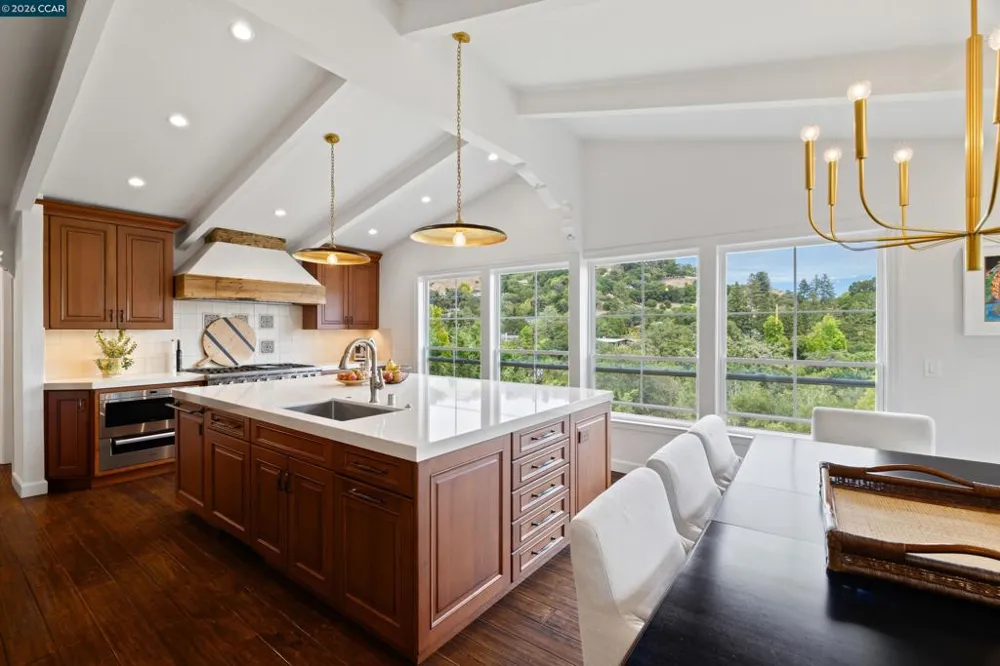 60 Tarry Ln Orinda, CA 94563
