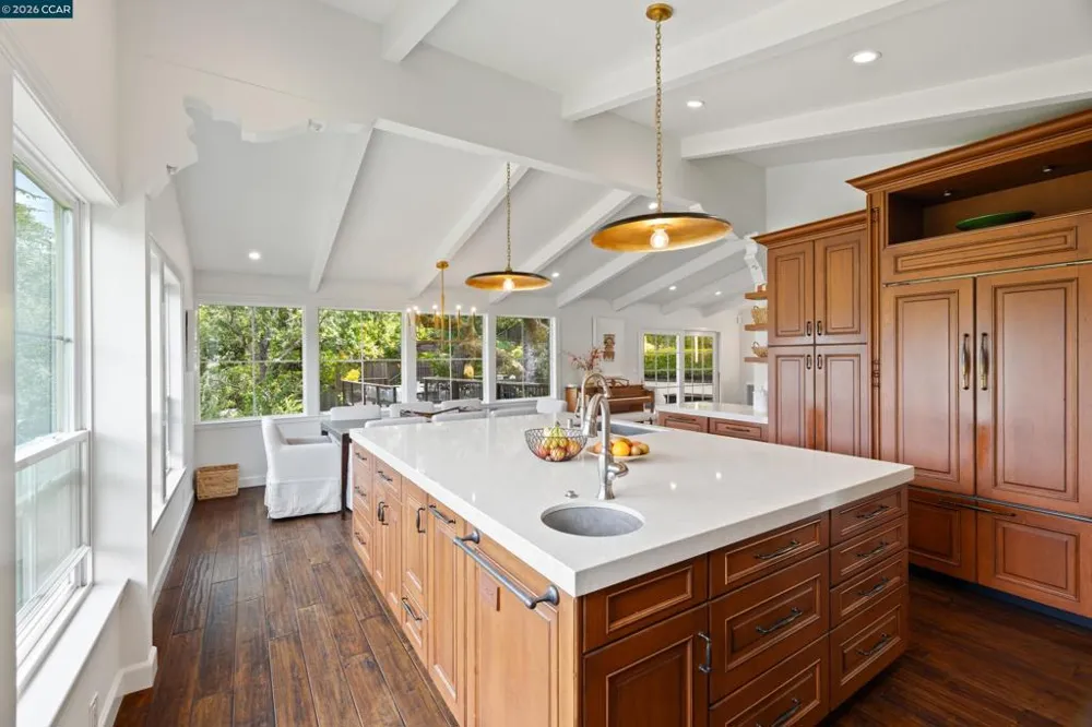 60 Tarry Ln Orinda, CA 94563