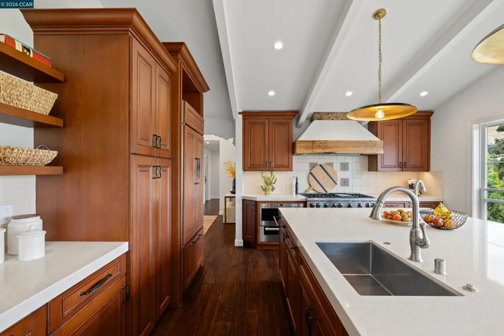 60 Tarry Ln Orinda, CA 94563