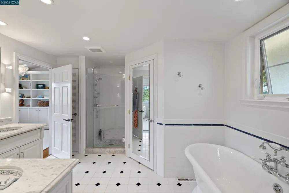 60 Tarry Ln Orinda, CA 94563