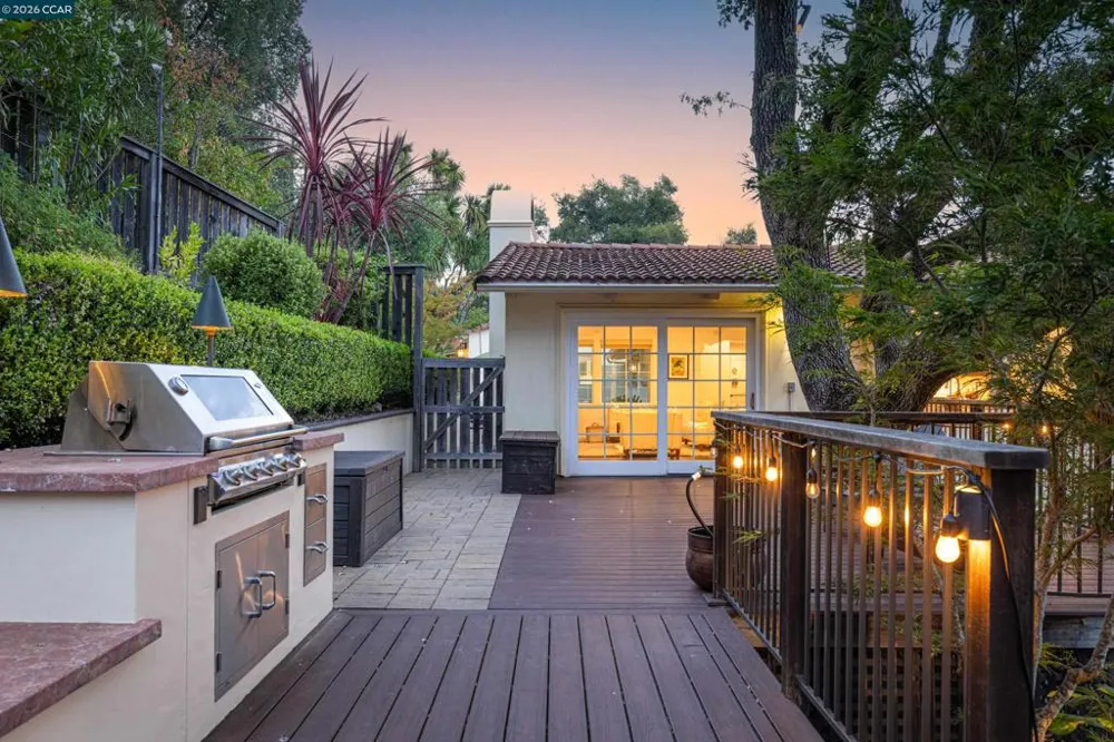 60 Tarry Ln Orinda, CA 94563