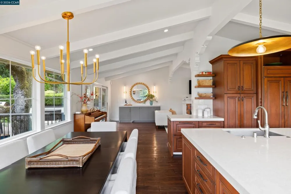 60 Tarry Ln Orinda, CA 94563
