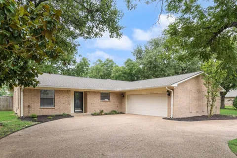 2697 Poplar Drive