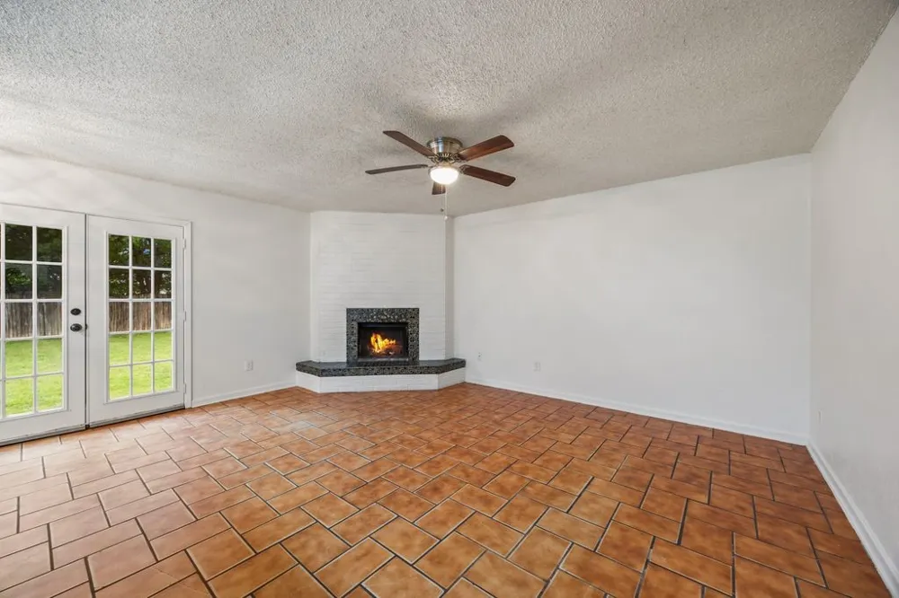 5625 Marlene Haltom City, TX 76148
