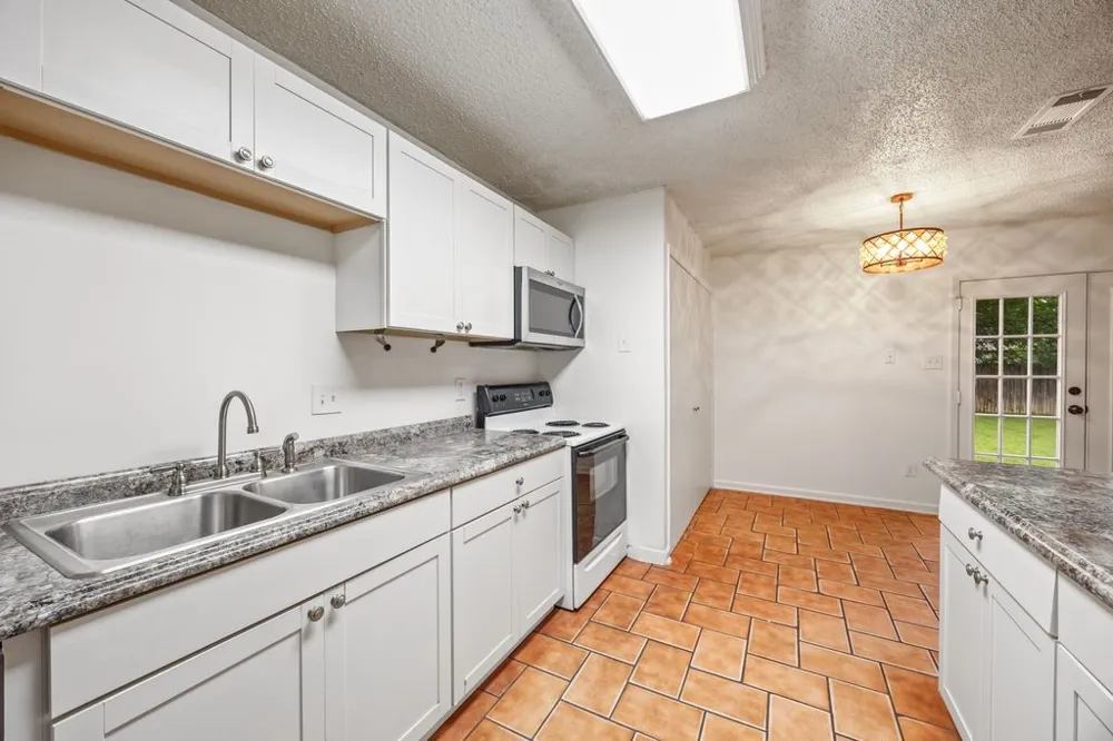 5625 Marlene Haltom City, TX 76148
