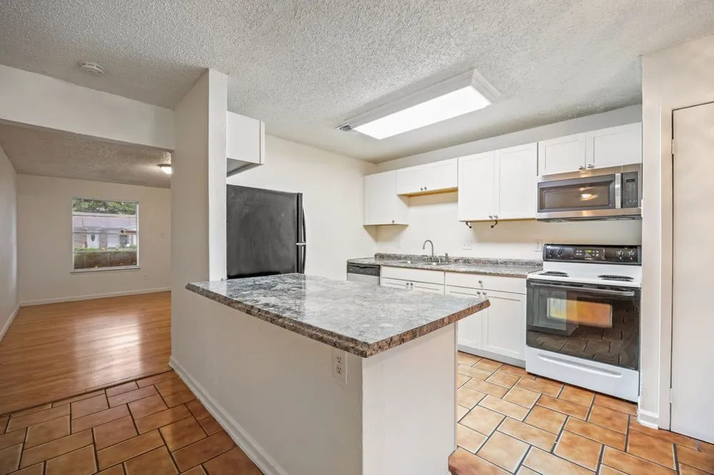5625 Marlene Haltom City, TX 76148