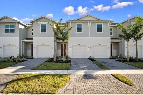 381 SE CROSSOAK LANE