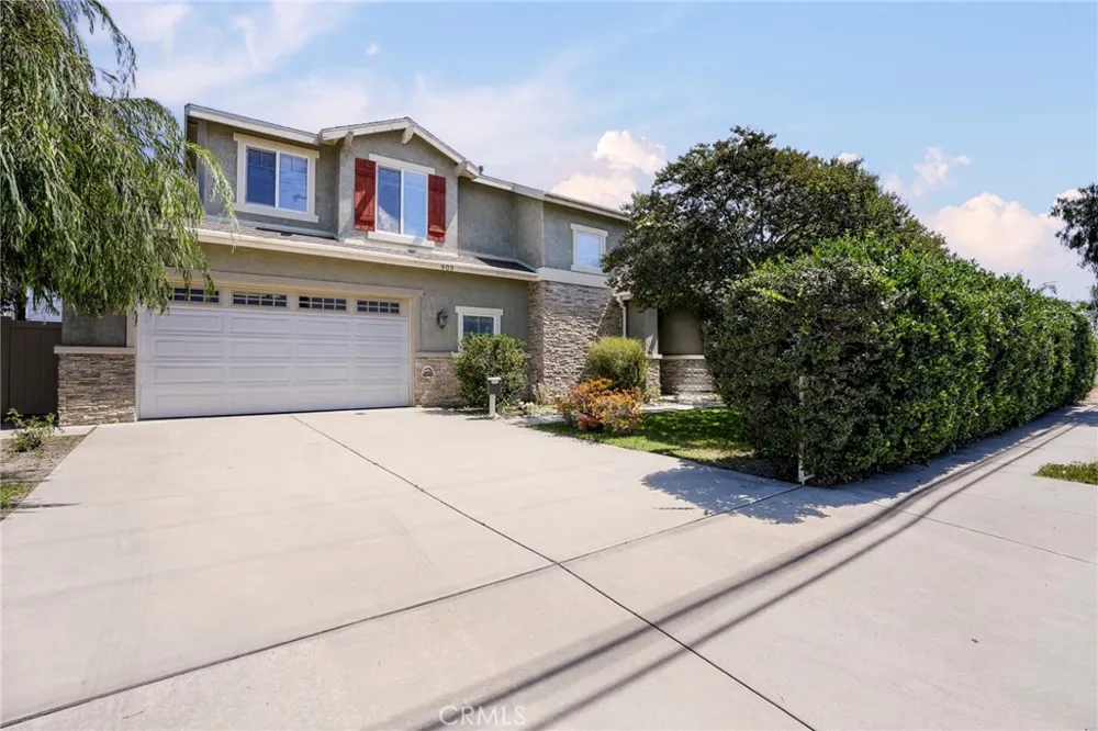 903 W Gladstone Street Azusa, CA 91702
