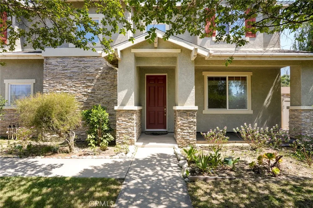 903 W Gladstone Street Azusa, CA 91702