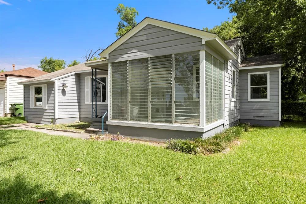 1513 Davis Boulevard Garland, TX 75042