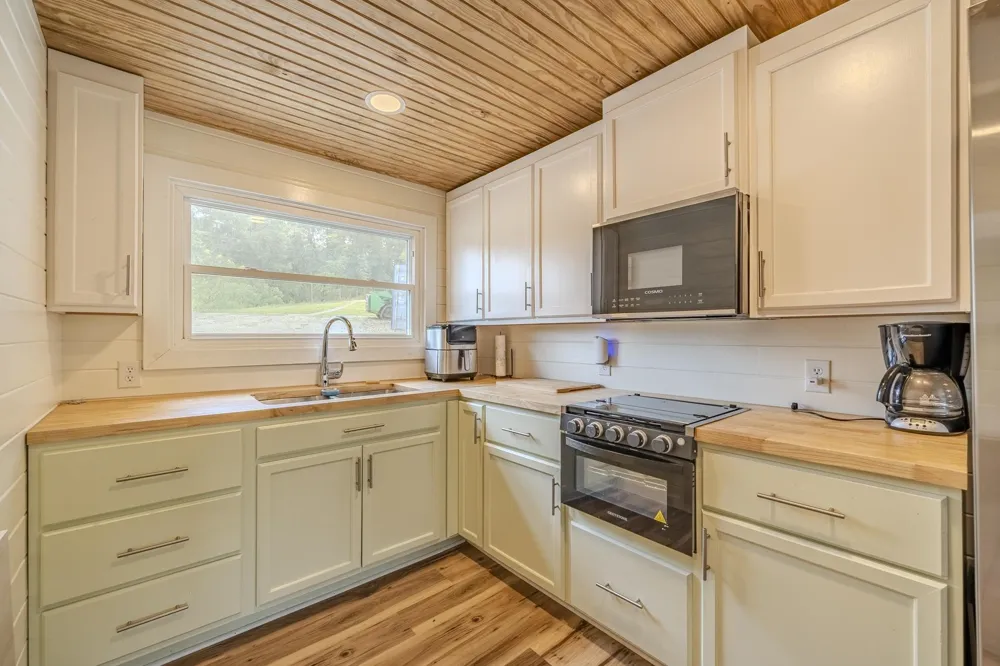 5690 CERRO GORDO RD Olivehill, TN 38475