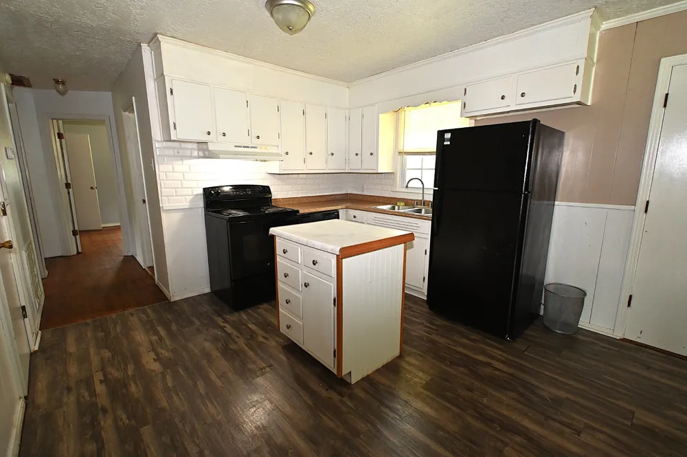 66 Hillview Dr Lobelville, TN 37097
