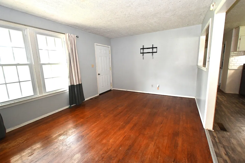 66 Hillview Dr Lobelville, TN 37097