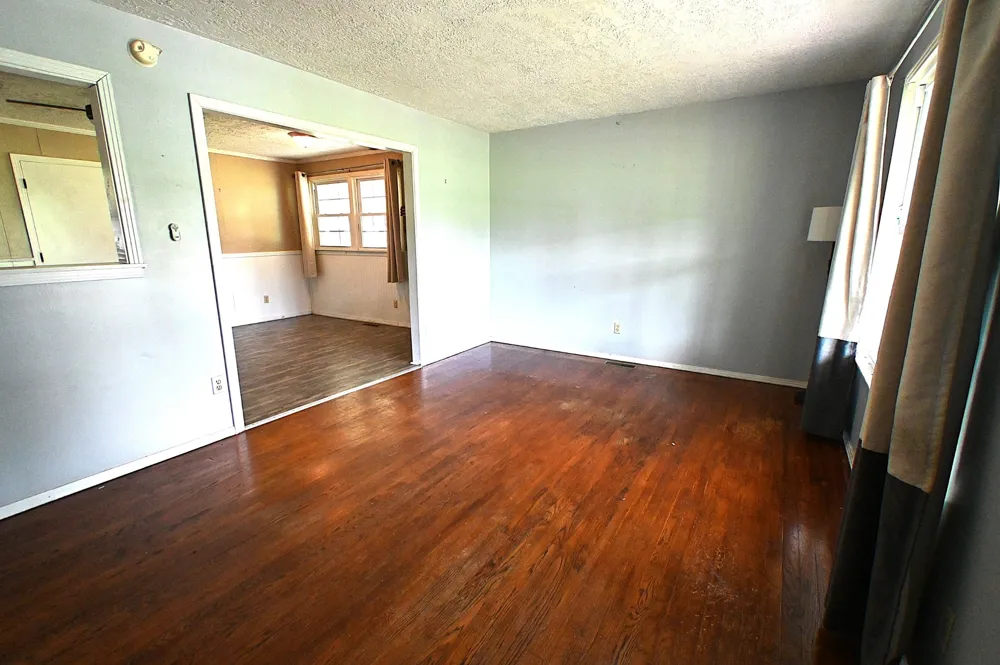 66 Hillview Dr Lobelville, TN 37097