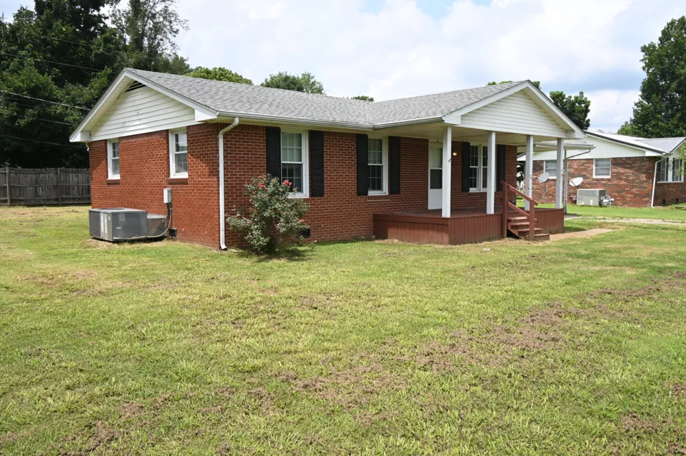 66 Hillview Dr Lobelville, TN 37097