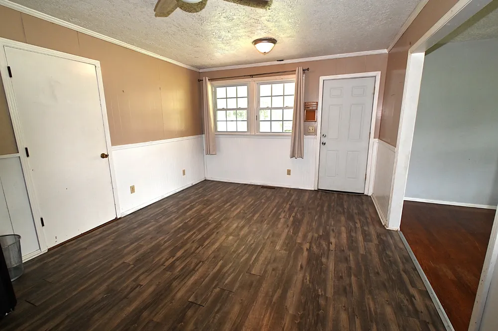 66 Hillview Dr Lobelville, TN 37097