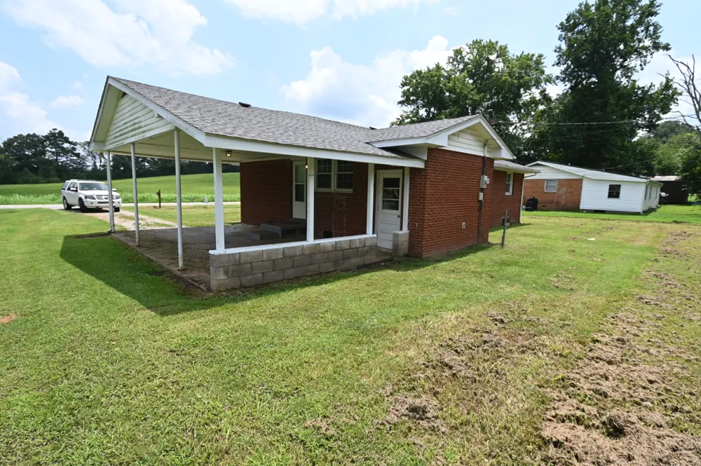66 Hillview Dr Lobelville, TN 37097