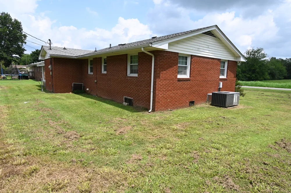 66 Hillview Dr Lobelville, TN 37097
