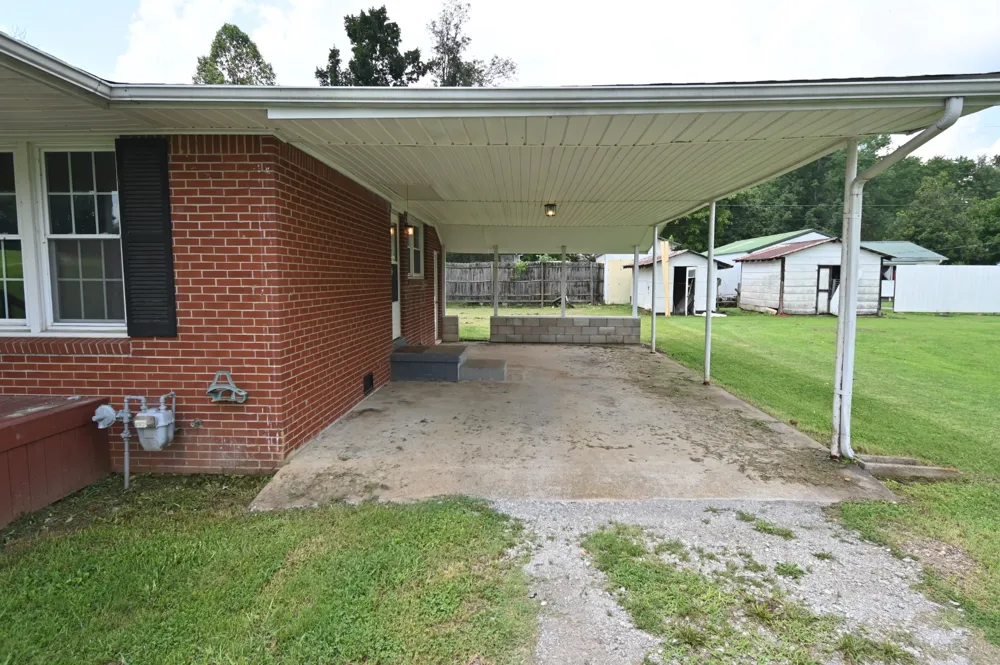 66 Hillview Dr Lobelville, TN 37097
