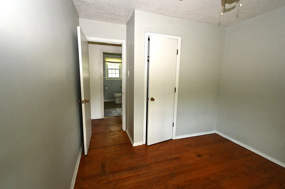 66 Hillview Dr Lobelville, TN 37097