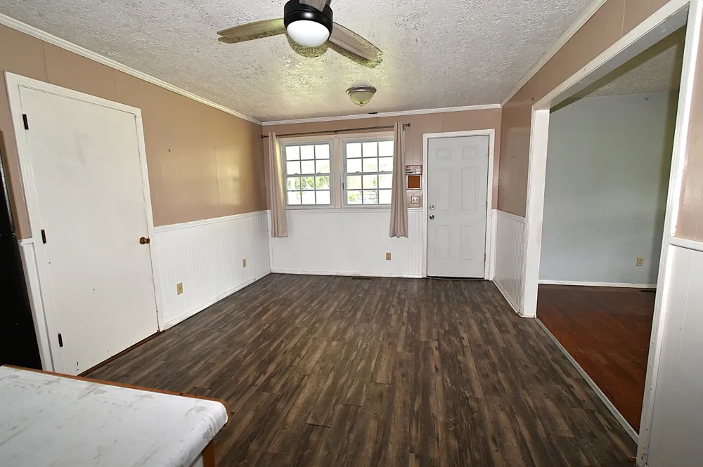 66 Hillview Dr Lobelville, TN 37097