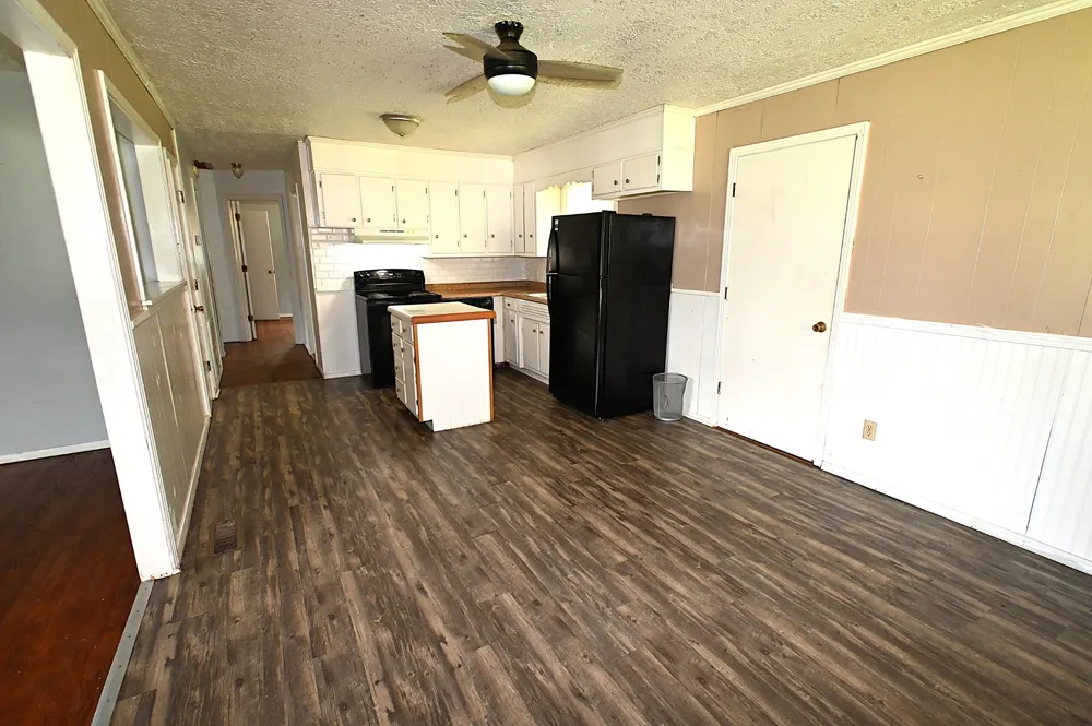66 Hillview Dr Lobelville, TN 37097