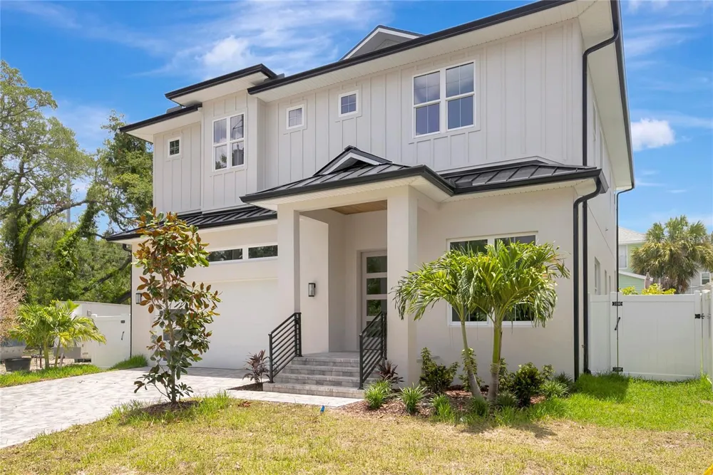 3106 W COACHMAN AVENUE Tampa, FL 33611