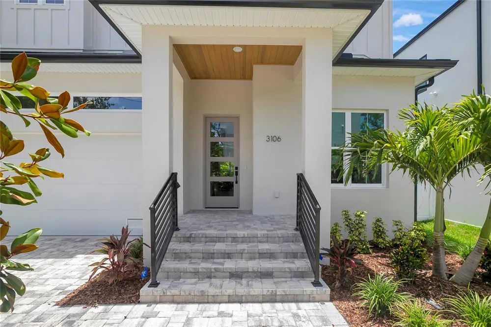3106 W COACHMAN AVENUE Tampa, FL 33611